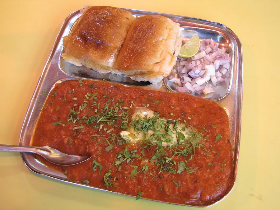 Pav bhaji with buttered pav, onion and lemon